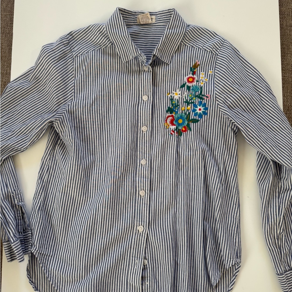 Passport Blue Stripe Floral Embroidered Button Down Shirt Small🌸🇺🇸 - Picture 2 of 6